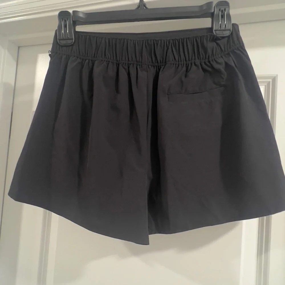 ALO Yoga Women's Charcoal Skort - Picture 2 of 3
